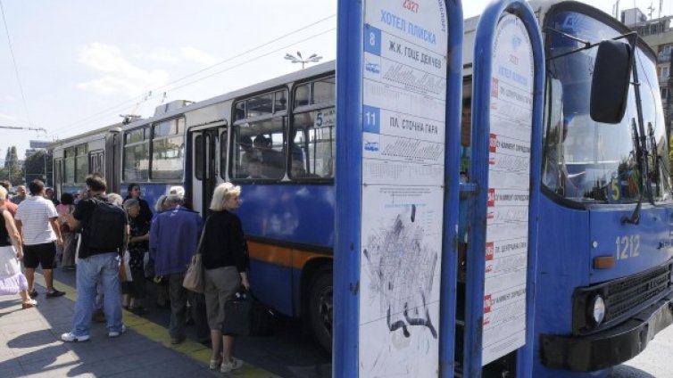 Слушаме само 4 радиа в градския транспорт на София