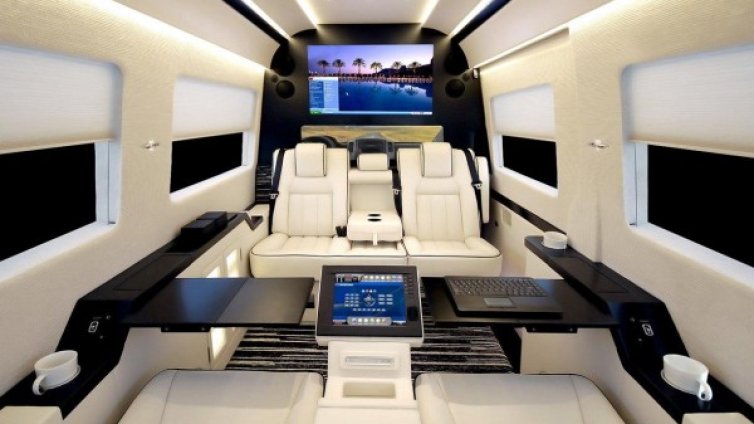 Бусът на богатите