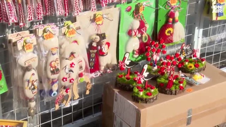 Броим всеки цент: Какви са цените на мартениците в евро?