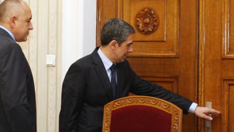 Народна любов с три десети разлика. Пръв обаче е Плевнелиев