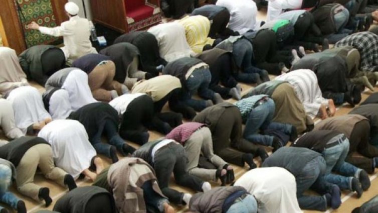 Мюсюлманите във Франция разочаровани от политиците 