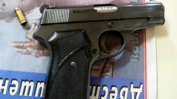 Русенски полицай опря пистолет в главата на жена си