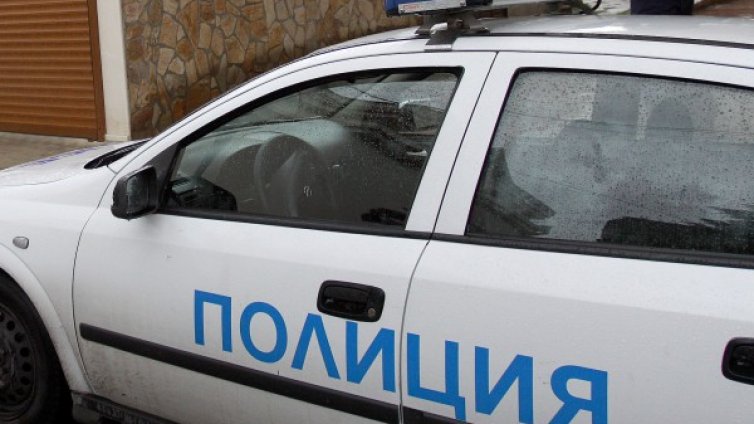Арестуваха пияна майка на близнаци