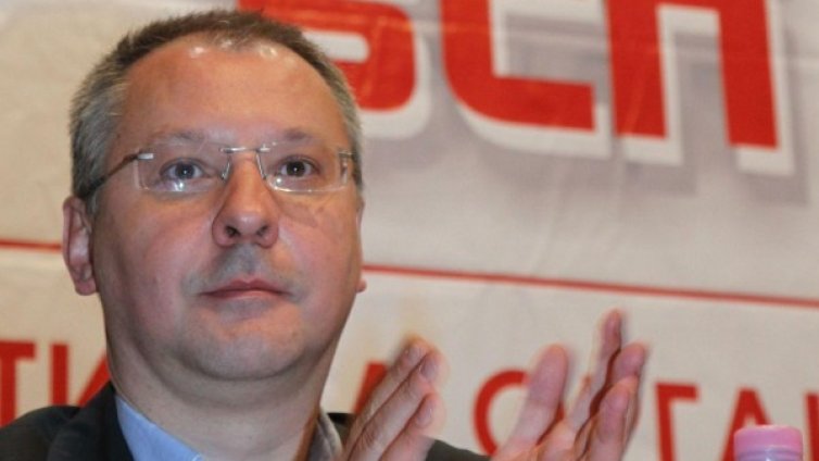 Станишев носел на бой... огън и критики