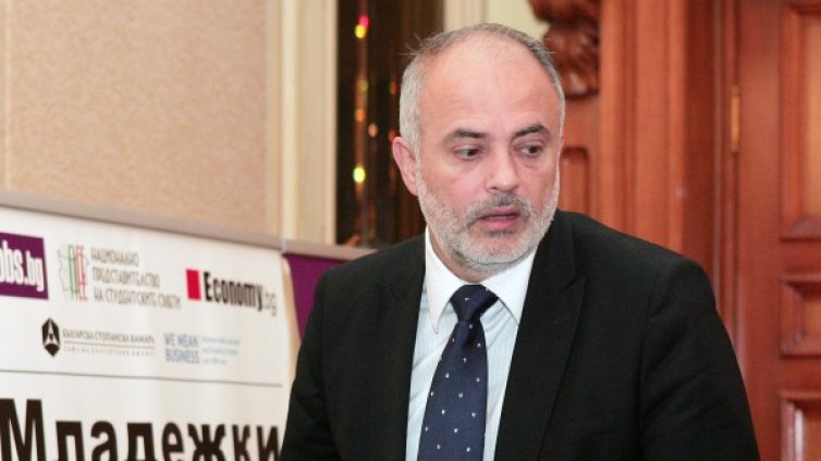 Заплатите на социалните скачат, ама от догодина 