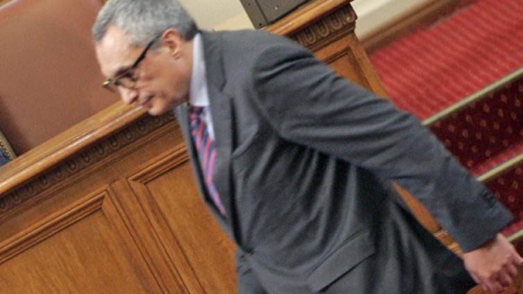 Кунева &ndash; последната червена кукувица, нервничи Костов