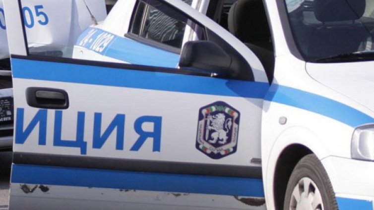 Издирват 14-годишно момиче и 3-годишното й братче 