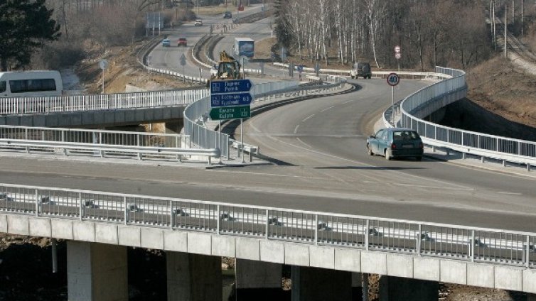 Няма разрушени пътища около София и Перник след земетресението 