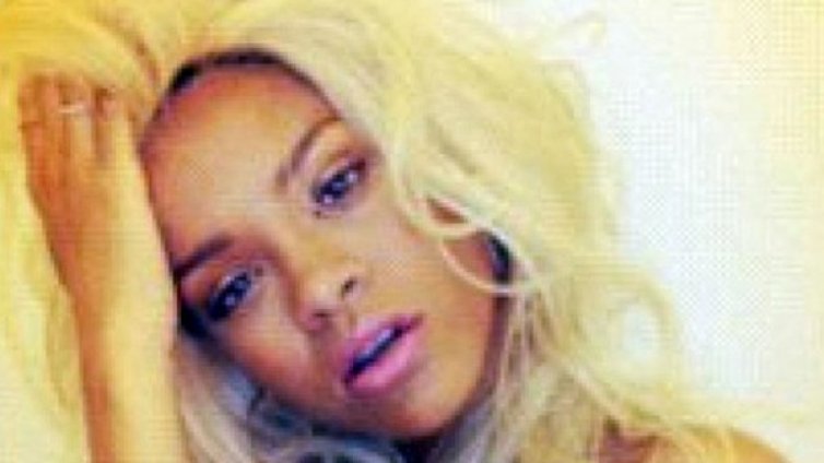 Риана &ndash; руса и гола - рекламира новия си парфюм