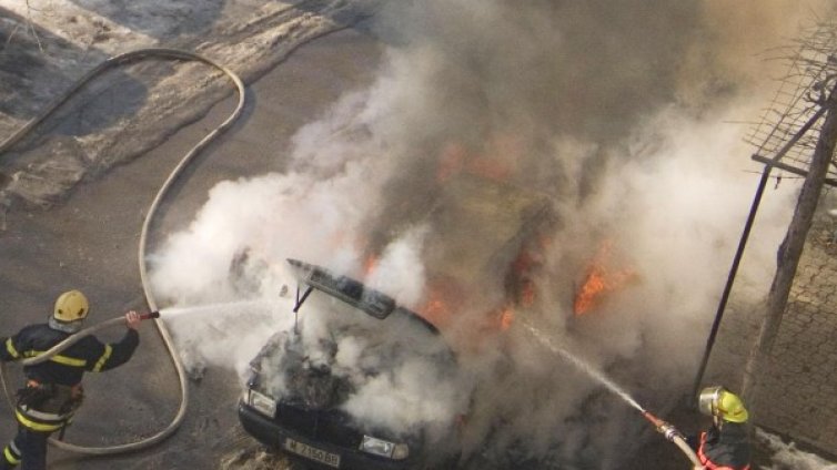 Запалиха колата на сина на свидетелка срещу братя Галеви