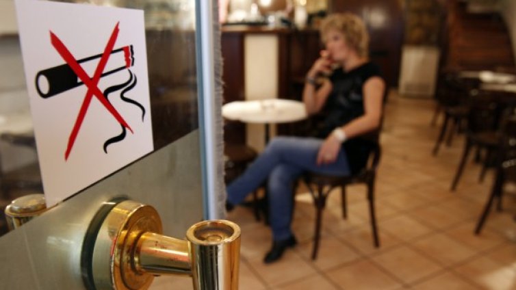 Всеки четвърти мъж и всяка трета жена у нас пушат 