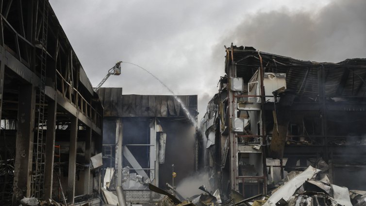 Украйна е поразила две руски петролни рафинерии