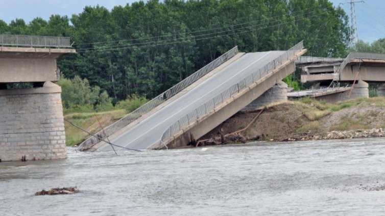 Никой не можел да гарантира сигурността на мостовете