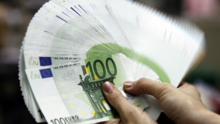 Опа, грешчица! Парите не са за вас г-жо!