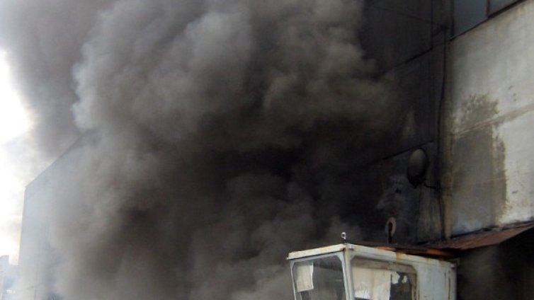 Пожар в лаборатория за моторни масла в Русе 