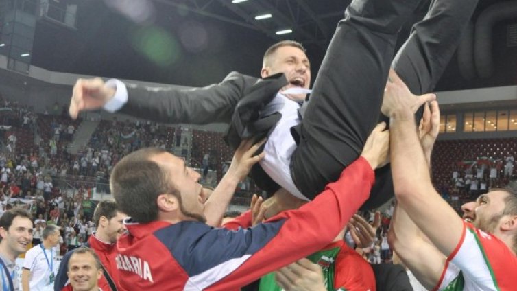 Радо Стойчев хвърли оставка, иска главата и на Лазаров