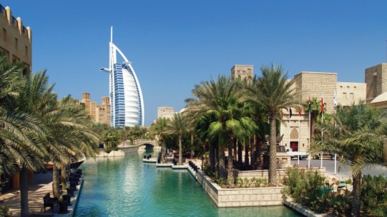 Летец помпа най-скъпия билборд за $1,3 млрд.