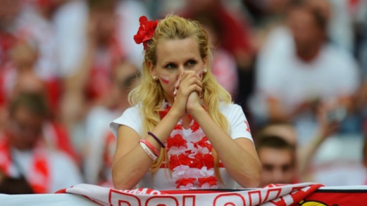 Полякини и рускини &ndash; нежната битка по трибуните на Евро 2012