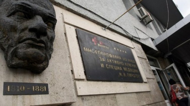 Нахапаният от кучета мъж е сравнително добре