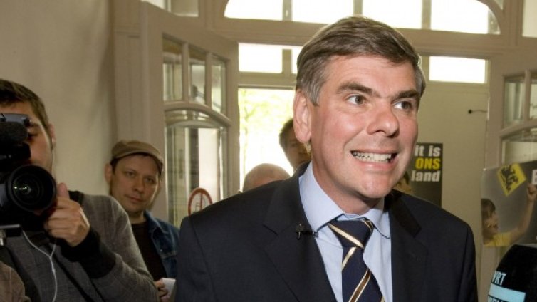 "Игор С., крадец. Зад решетките, без прошка!"