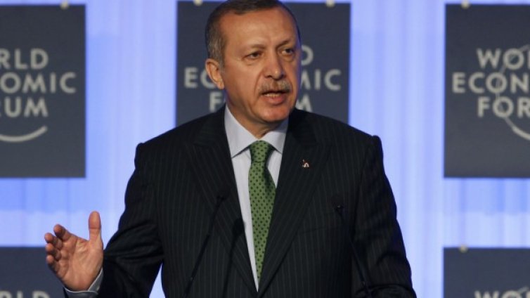 Тринайсет затворници загинаха при пожар в Турция