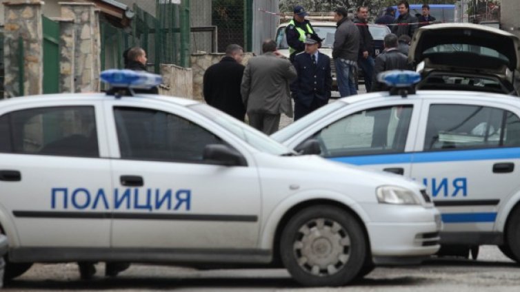 Бивш полицай източвал сметките на болни деца