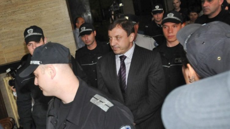 Съдът решава дали да пусне Трактора през юли