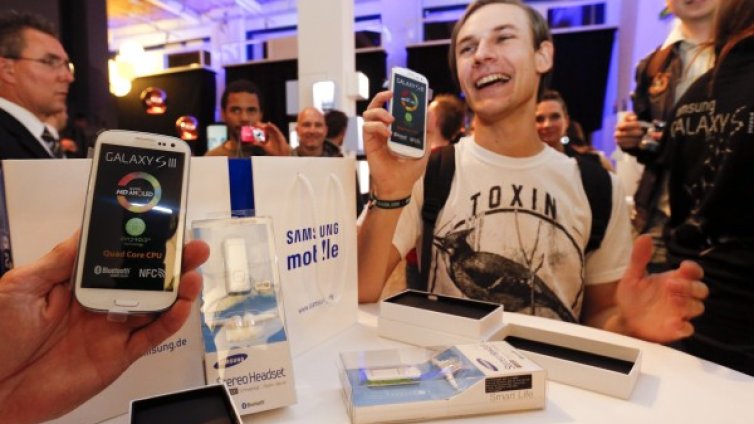 Samsung продава над 10 млн. Galaxy S III през юли 