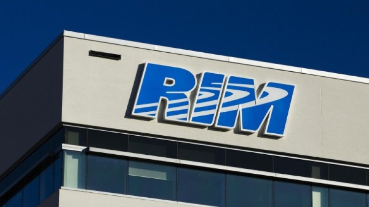 RIM е на червено, реже 5 000 работни места  