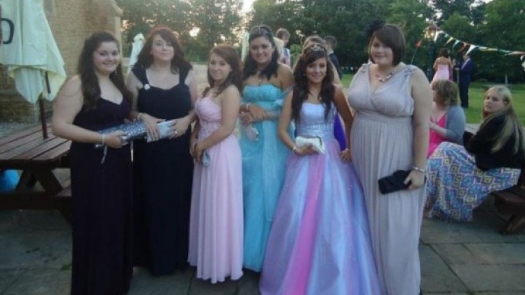 На бал като живи кукли