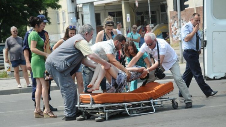 Блъснаха жена на кръстовище в София