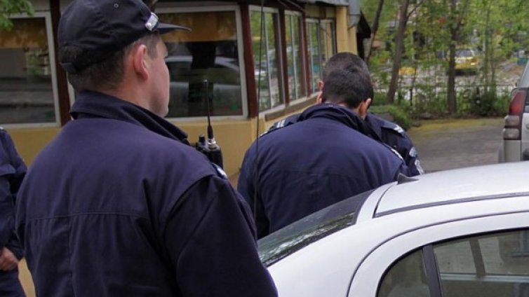 Пиян държа за заложник детето си, опрял нож в гърлото му 