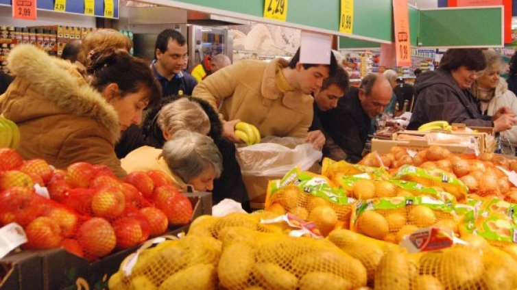 Хранителните стоки поевтинели най-много през юни