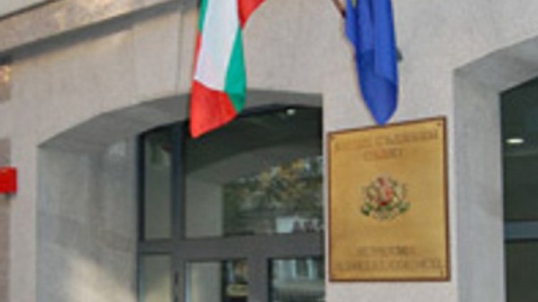 Невиждано! Съдии скандират пред ВСС