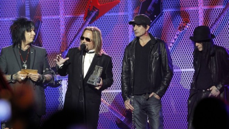 Mötley Crüe се завръщат със сингъла "Sex"