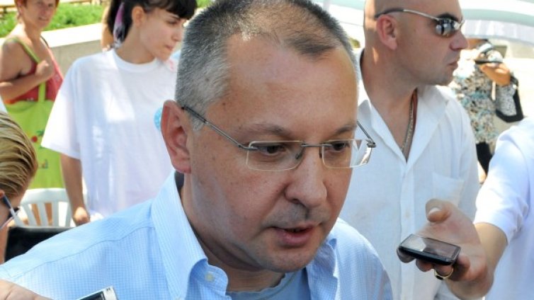 Станишев иска отговори след атентата в Бургас