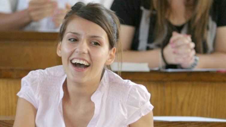 Резултат от изпита по български и литература: нито една пълна шестица, 751 двойки