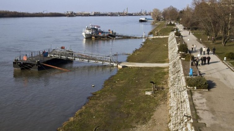 Момче изчезна в Дунав при опит да спаси майка си