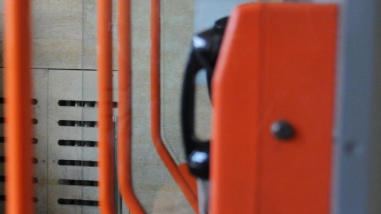 Аз съм Баце, ще ви взривя всички!