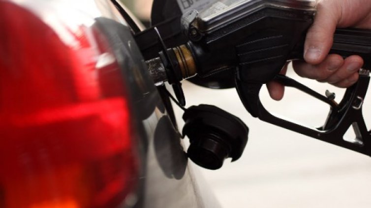 Защо кабинетът гарантира монопола на Лукойл, питат десните 