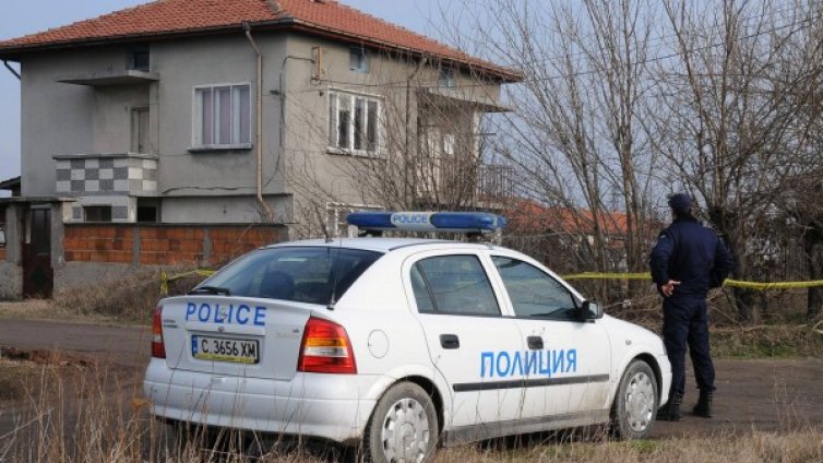 Плашат с убийство за снимка на къща