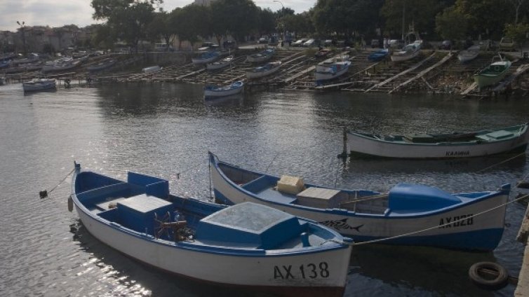 Изгоря заведение на плажа на Ахтопол