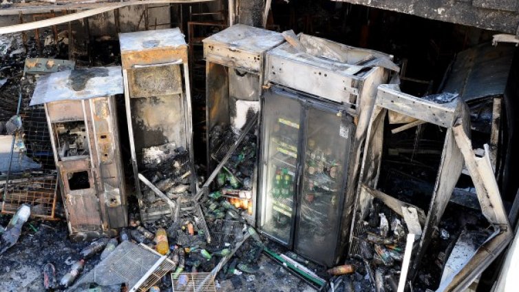 Заведения и магазини са изгорели при пожара в &bdquo;Златни пясъци&ldquo; 