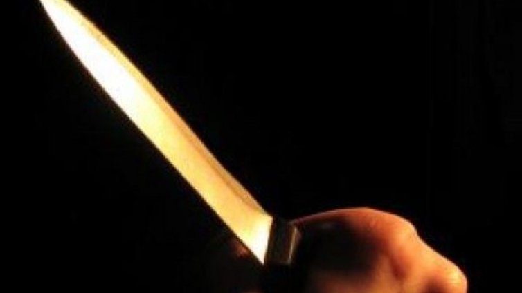 Баща наръга дъщеря си с нож след скандал