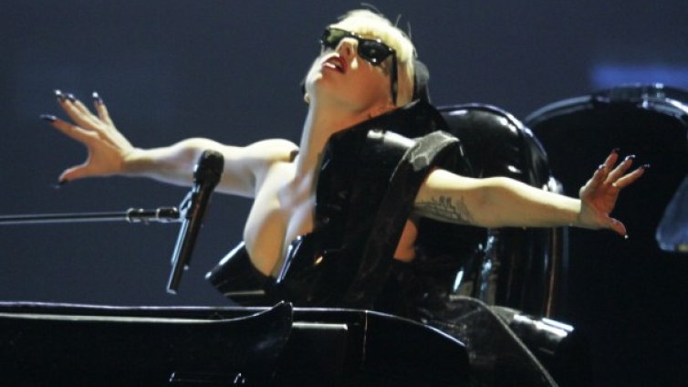 Лейди Гага иска постоянна температура от 21 градуса