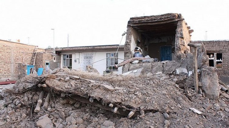 Иран се бори с последиците от тежкото земетресение