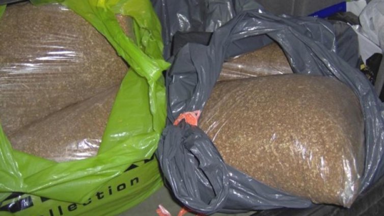 Полицаи иззеха цигари и насипен тютюн от къщи в Първомай