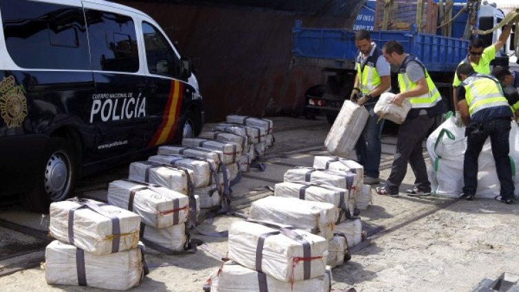 21 българи закопчани в Испания на кораб с 3 тона кокаин 