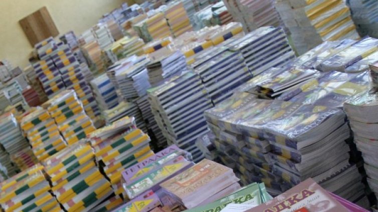Няма да се премахват цитати на Ботев и Вазов от учебниците 