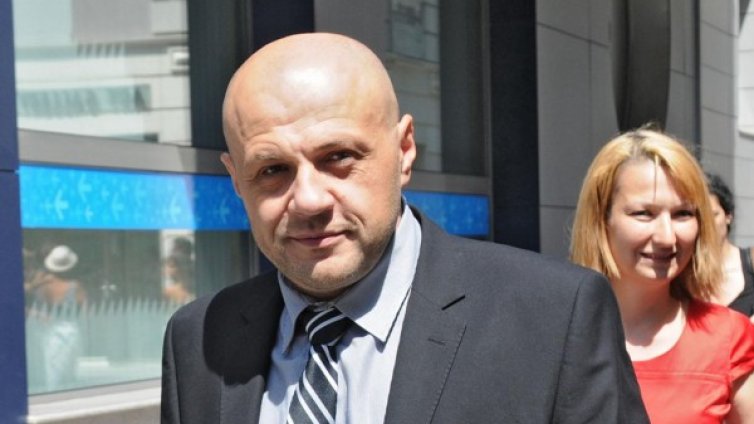 Томислав Дончев командирован в Перник за 2 месеца